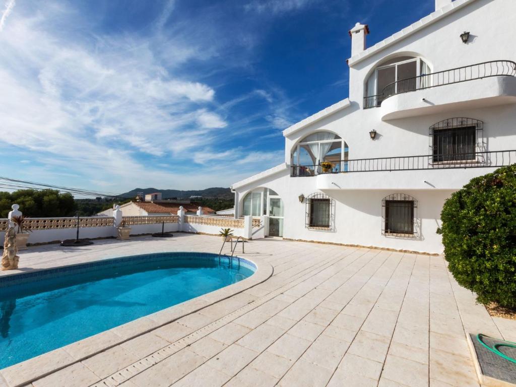 The swimming pool at or close to Apartment Tres Flores by Interhome
