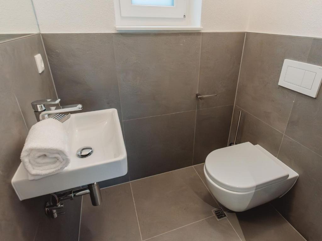 Kúpeľňa v ubytovaní Apartment Das Georgen- Schmitten by Interhome