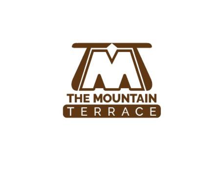 een logo voor het bergterras bij The Mountain Terrace in Masāfī