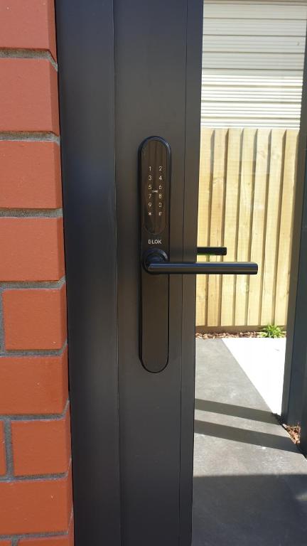 Modern Loft in Christchurch CBD with Private Courtyard - Resim 18