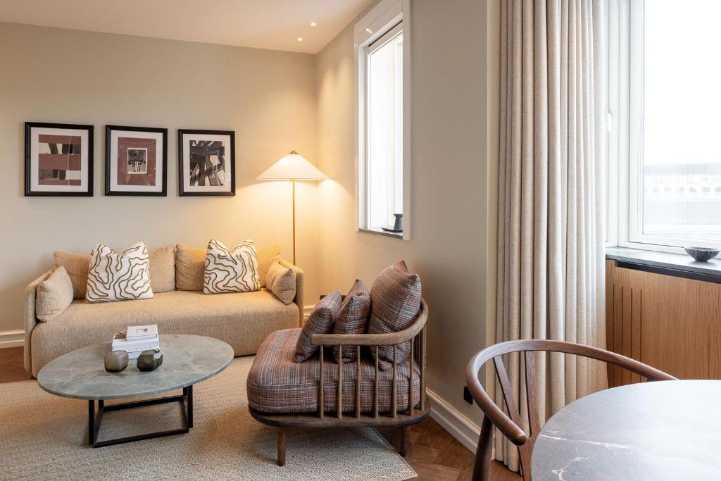 Posezení v ubytování Hypernym Hotel & Suites