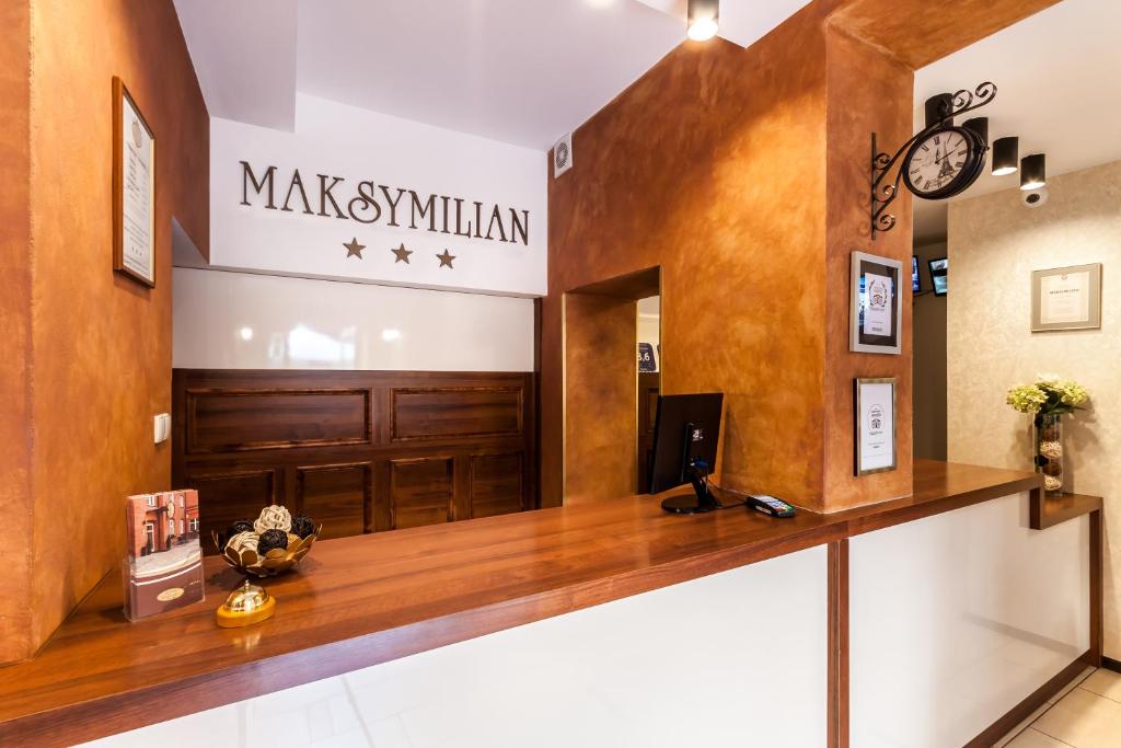 a lobby with a reception desk in a building at Hotel Maksymilian in Krakow