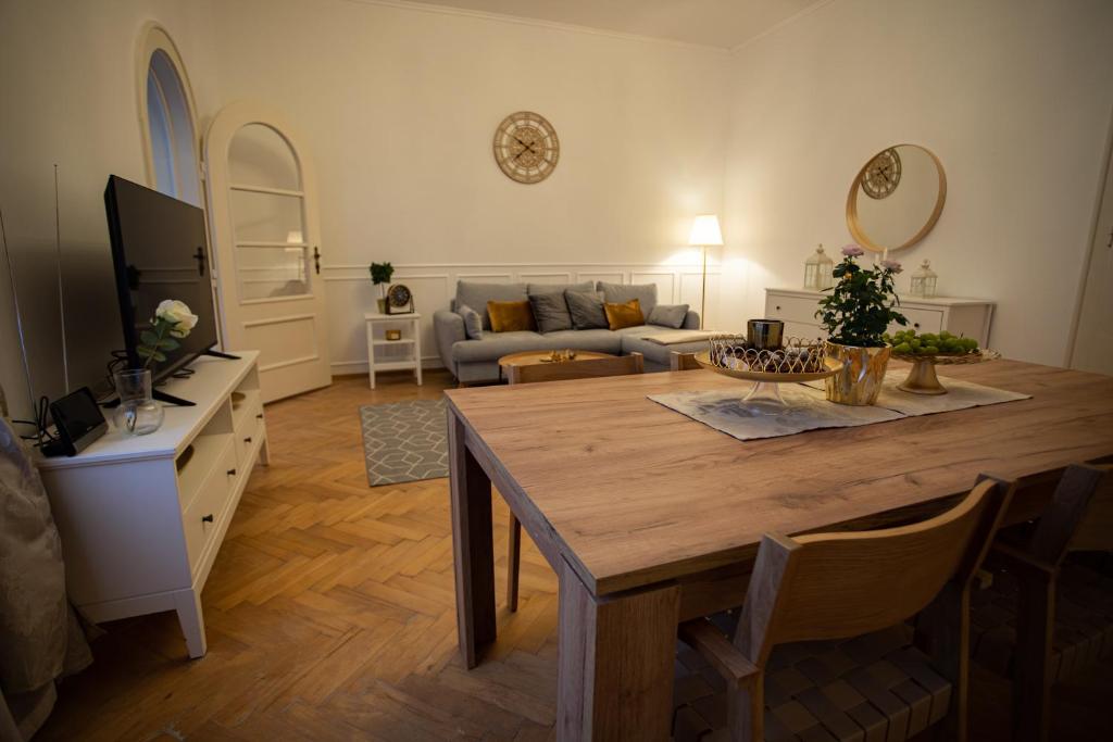 TV a/nebo společenská místnost v ubytování Resort Červený dvůr