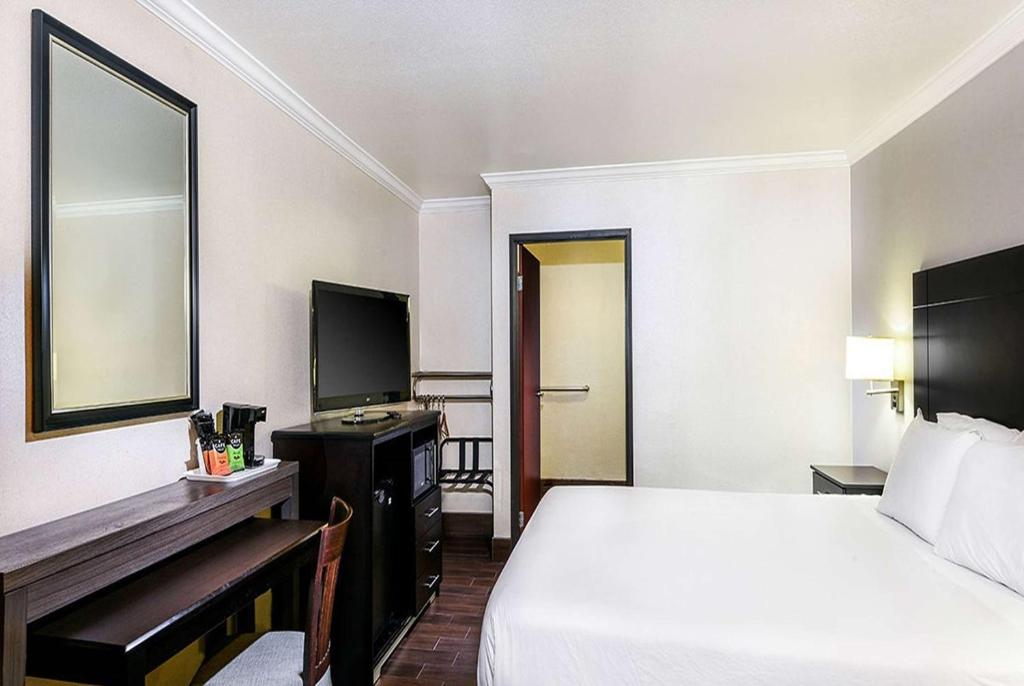 Travelodge by Wyndham Commerce Los Angeles Area - King Room - Niet -roken