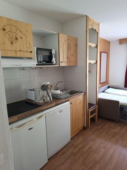 Kuchyň nebo kuchyňský kout v ubytování CHEZ ERIC appart 4 pers orelle