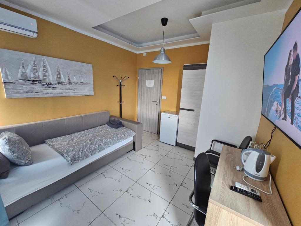 Royal Apartments & Rooms - Basic Triple Room