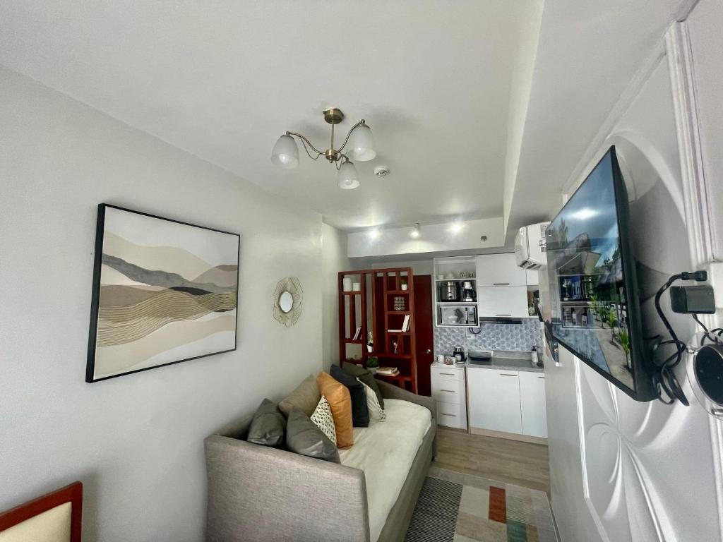 Η κουζίνα ή μικρή κουζίνα στο Mesavirre Bacolod - Elegantly Furnished 1BDM with Balcony