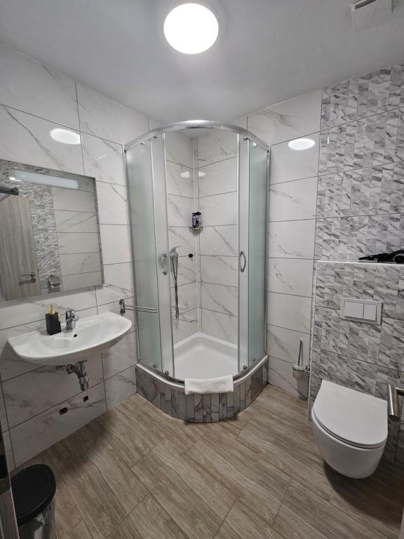 Royal Apartments & Rooms - Double Or Twin Room With Private Bathroom