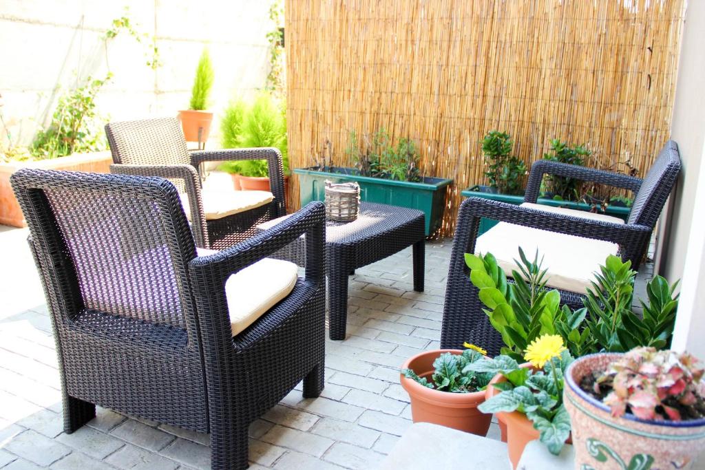 a patio with chairs and tables and potted plants at EL COLLADO, Ruiloba in Sierra