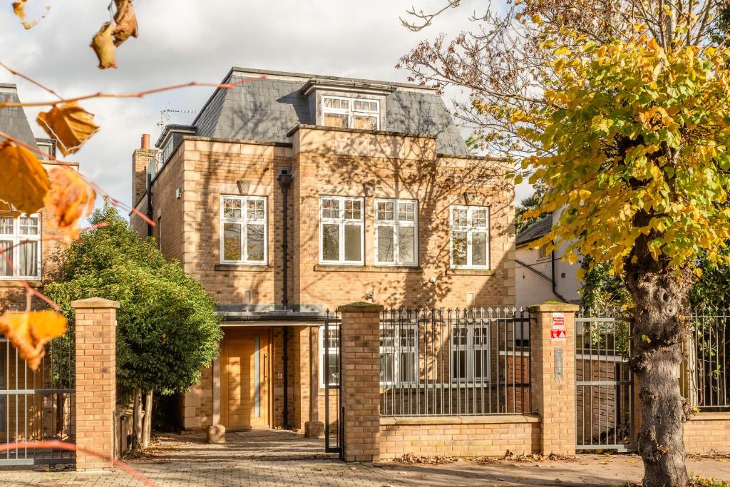 Gallery image of Stunning 4 Bed Mansion - North London in Hendon