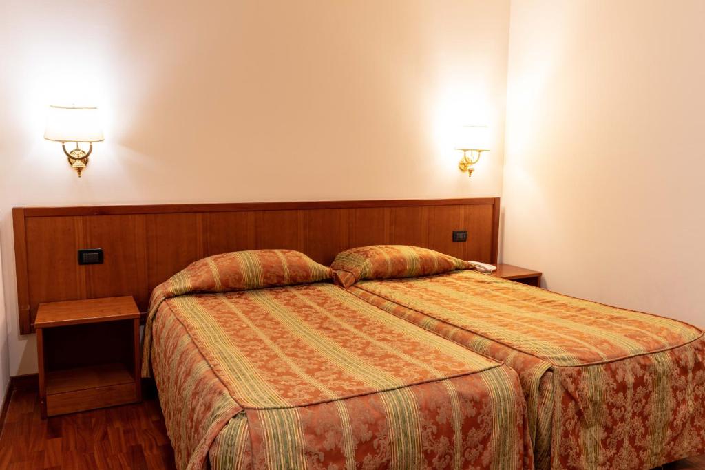 Postel nebo postele na pokoji v ubytování Hotel Tivoli