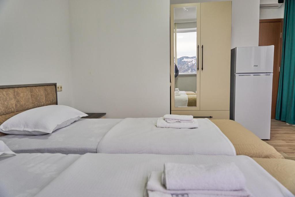 Postel nebo postele na pokoji v ubytování Hotel Lile • სასტუმრო ლილე
