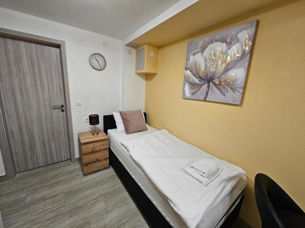 Royal Apartments & Rooms - Triple Room With Terrace