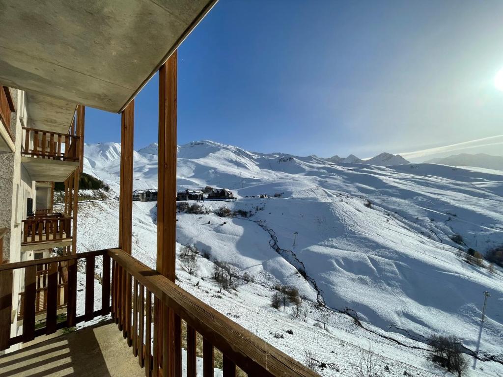 a view of a snowy mountain from the balcony of a house at T3cab-Peyragudes-61m2-8pers in Germ