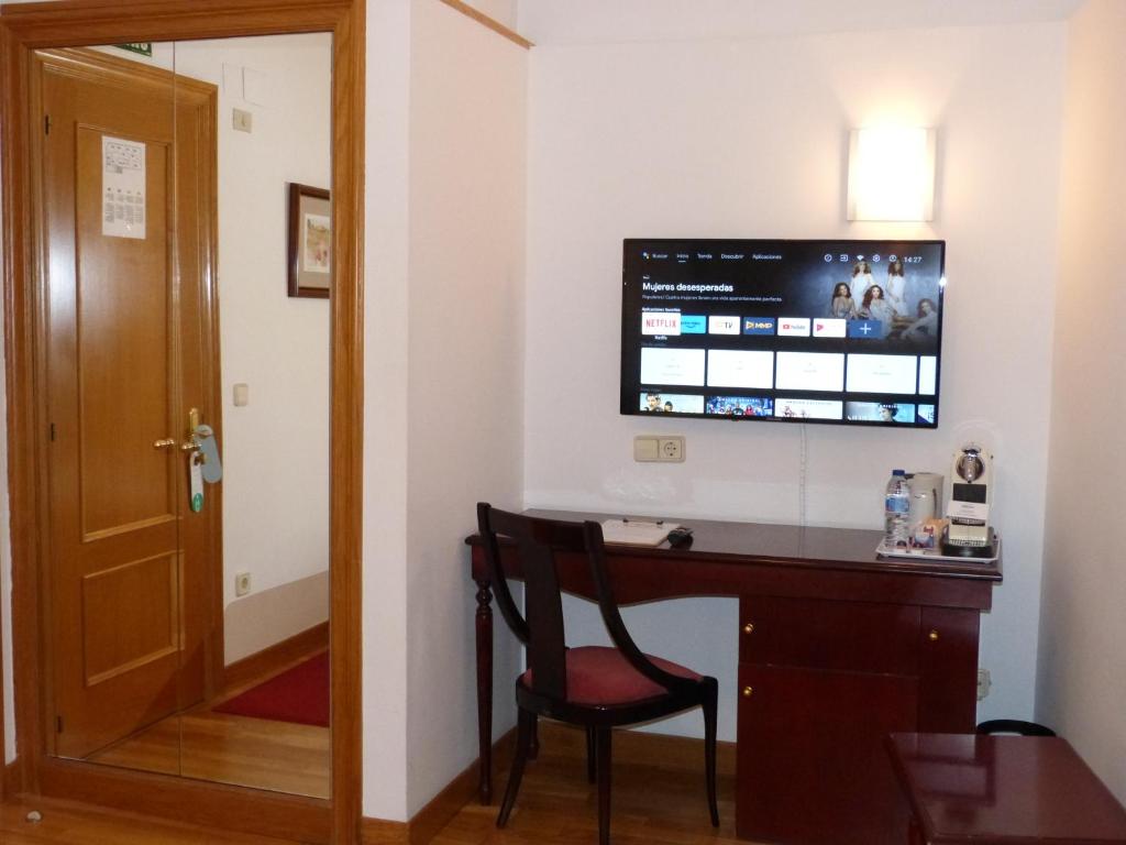 TV a/nebo společenská místnost v ubytování Hostal Navarra