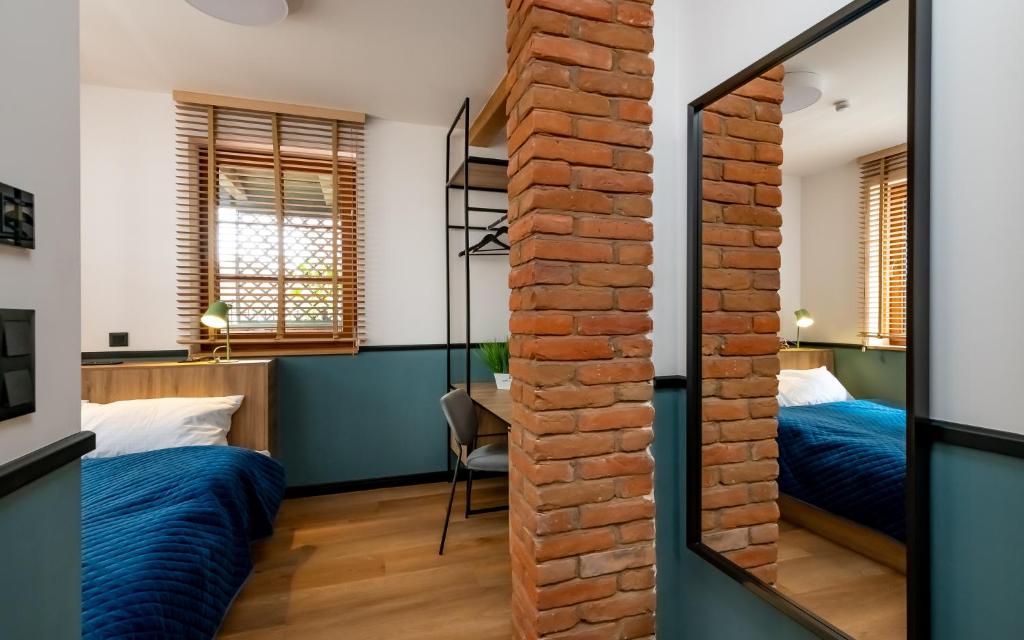 Postel nebo postele na pokoji v ubytování Noclegi Żelazna 51