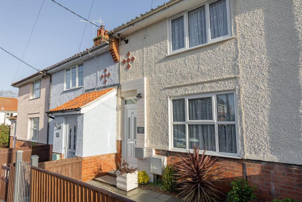 Albany Cottage 6