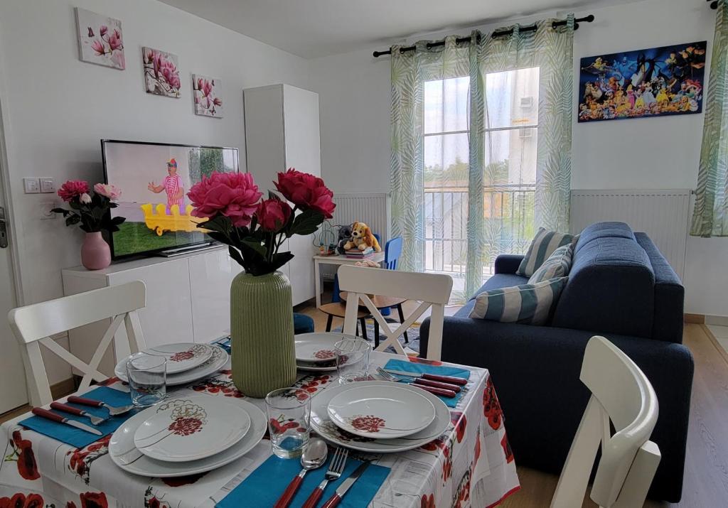 Posezení v ubytování DISNEYLAND PARIS - VAL D'EUROPE - PARKING - WIFI