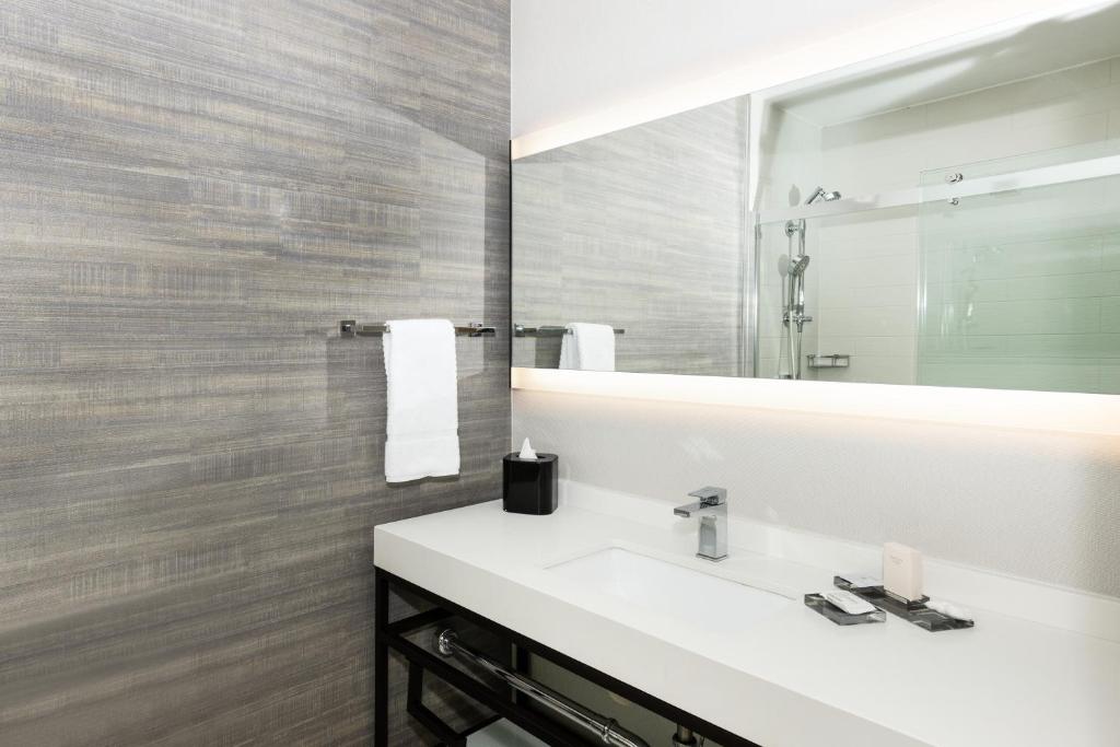 Pittsburgh Marriott City Center - Habitación King - Piso Alto