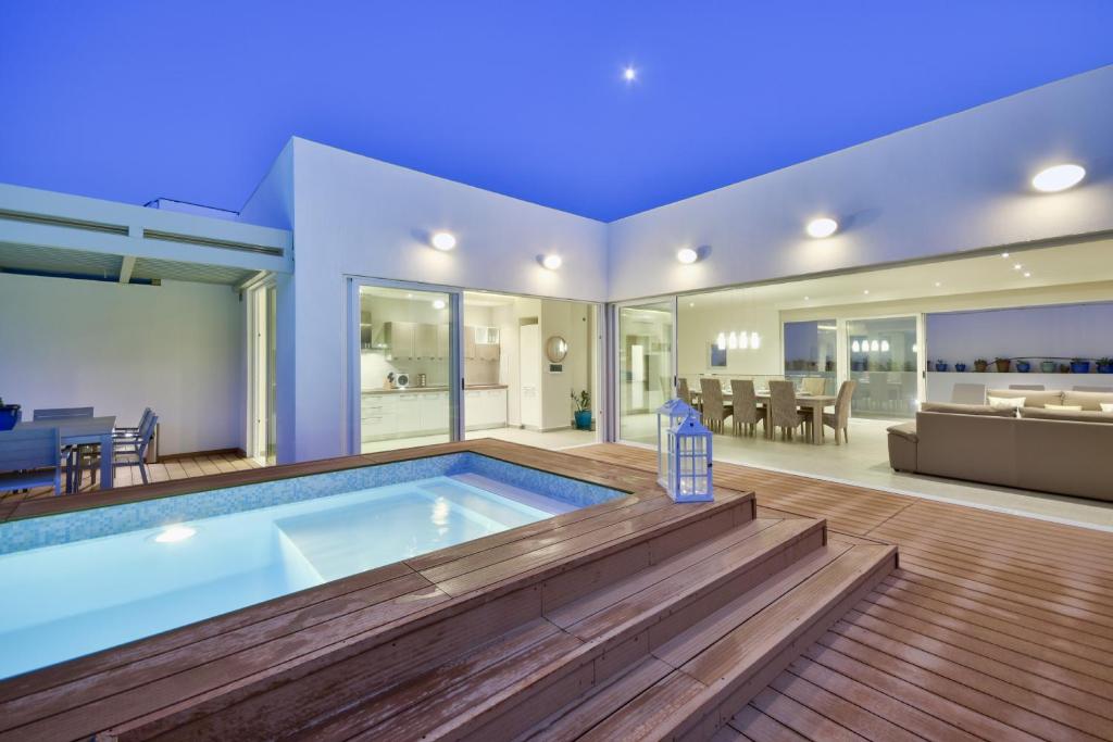Бассейн в Maltese Luxury Villas - Sunset Infinity Pools, Indoor Heated Pools and More! или поблизости