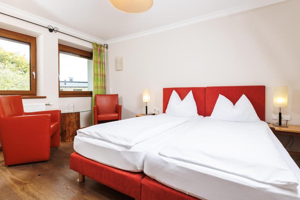 Postel nebo postele na pokoji v ubytování Hotel Landgasthof Gappen