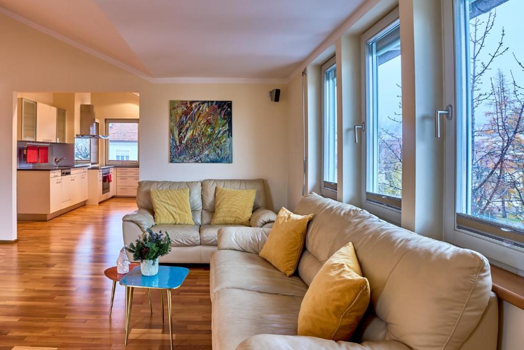 Billede fra billedgalleriet på Große exklusive Wohnung mit Balkon und fantastischer Aussicht auf die Bergwelt inkl privatem Parkplatz mit E-Ladestation i Innsbruck