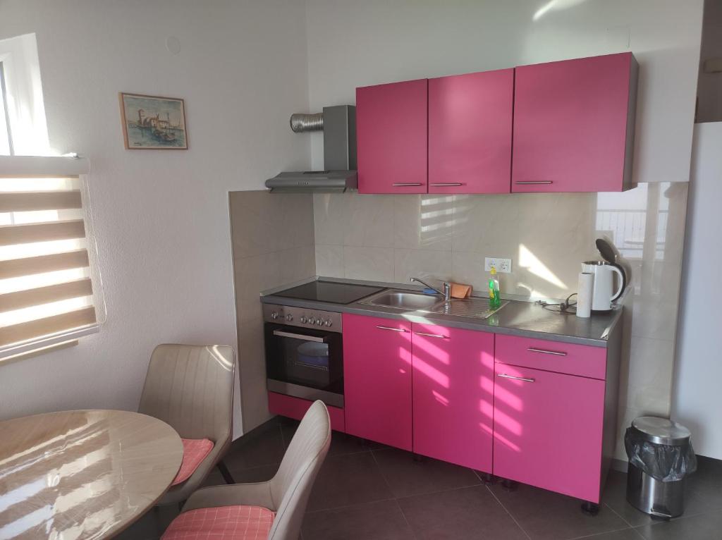 Kuchyňa alebo kuchynka v ubytovaní Apartments Blaža
