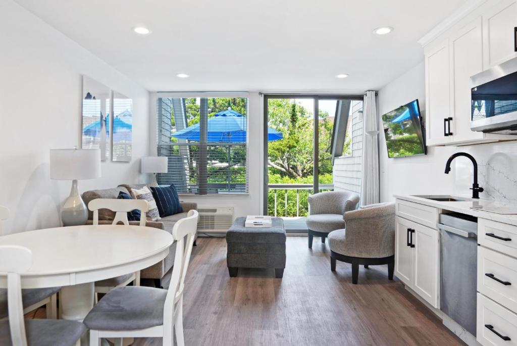 The Surf Club Resort - 