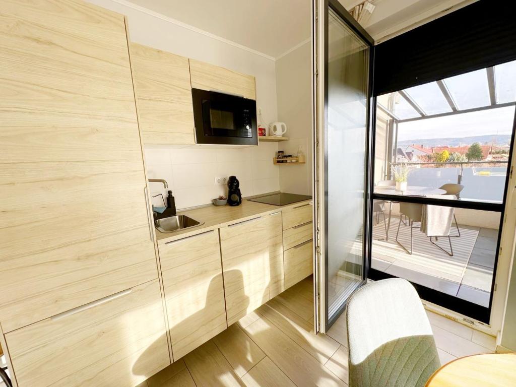 Kuchyň nebo kuchyňský kout v ubytování Marina Apartment by Dora