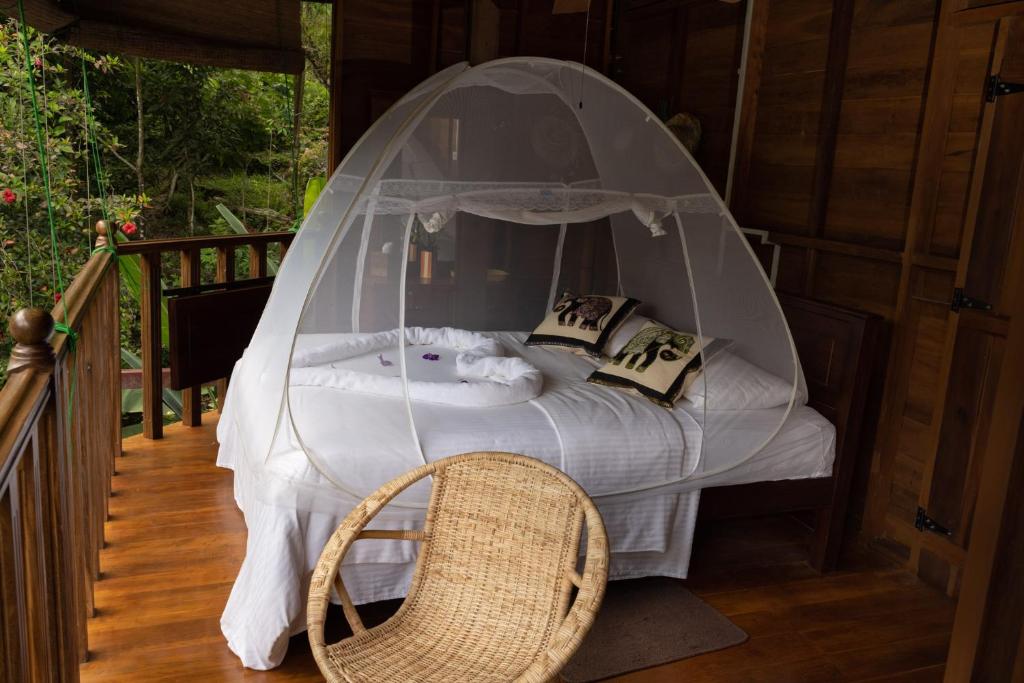 Postel nebo postele na pokoji v ubytování Wanakaset Forest Glamping