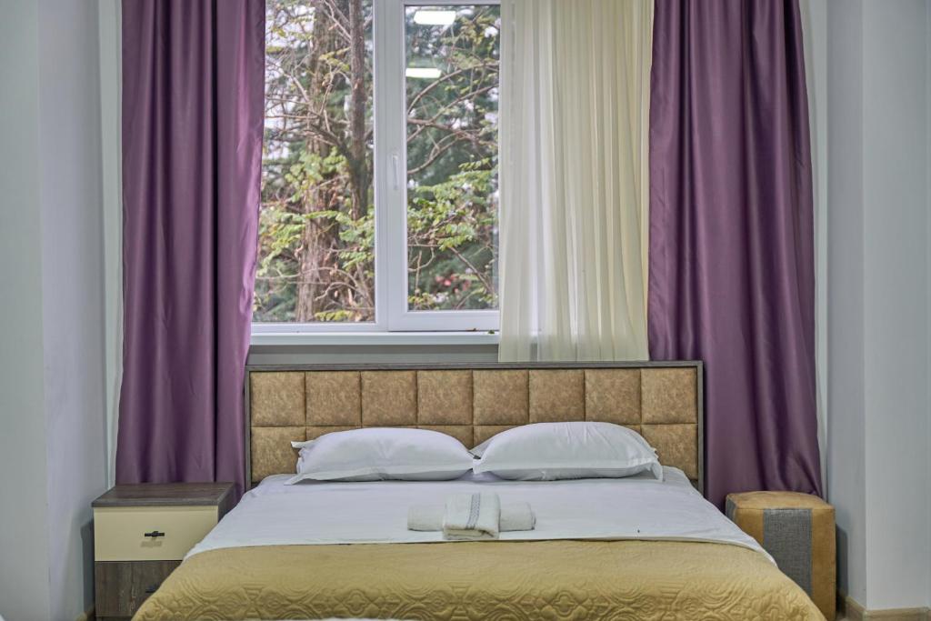 Postel nebo postele na pokoji v ubytování Hotel Lile • სასტუმრო ლილე