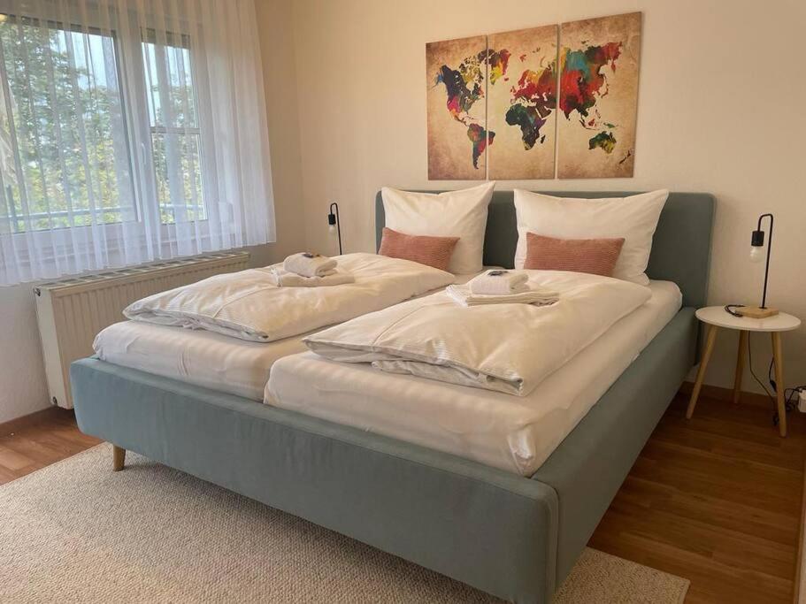 A bed or beds in a room at Appartio: Studio-Appartement am Stadtrand