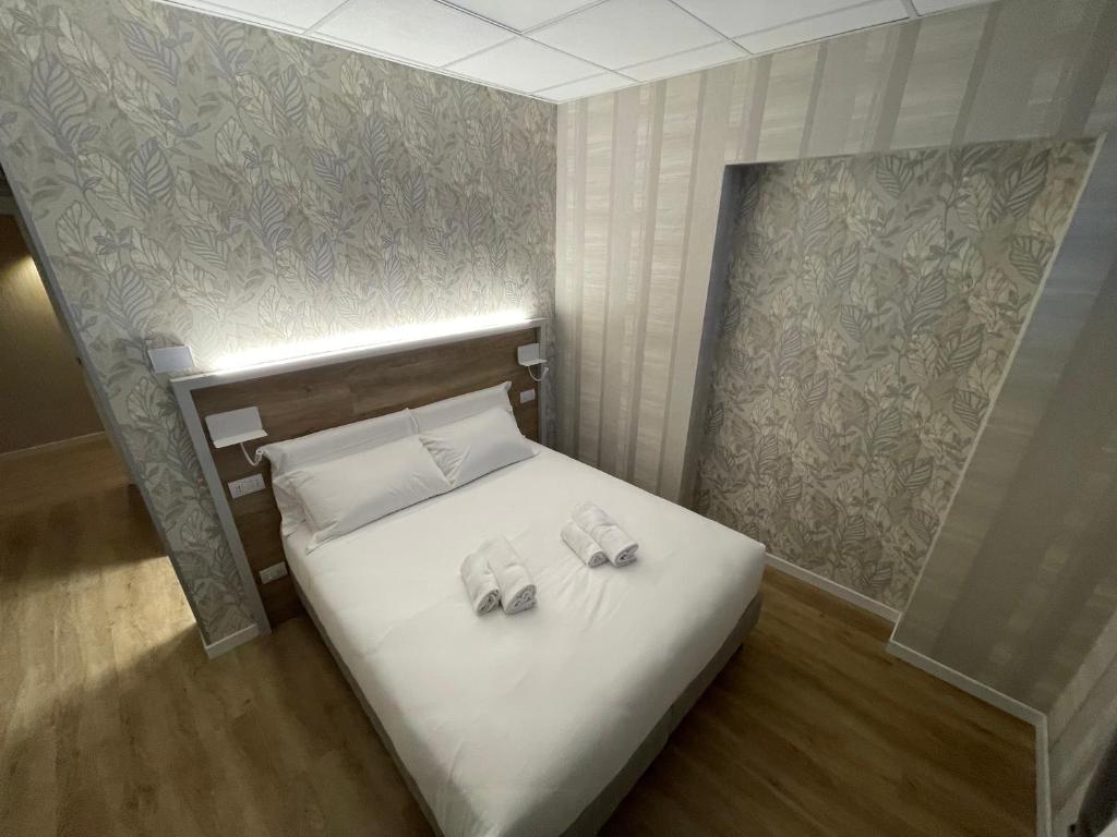 Postel nebo postele na pokoji v ubytování ROME'S GLORIA HOTEL