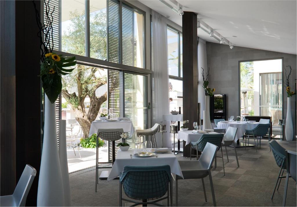 塞兹圣托贝酒店餐厅或其他用餐的地方