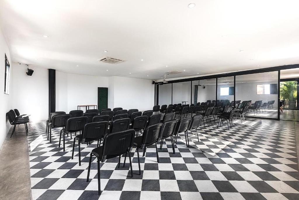 A área empresarial e/ ou a sala de conferências de Hotel Cartagena DC