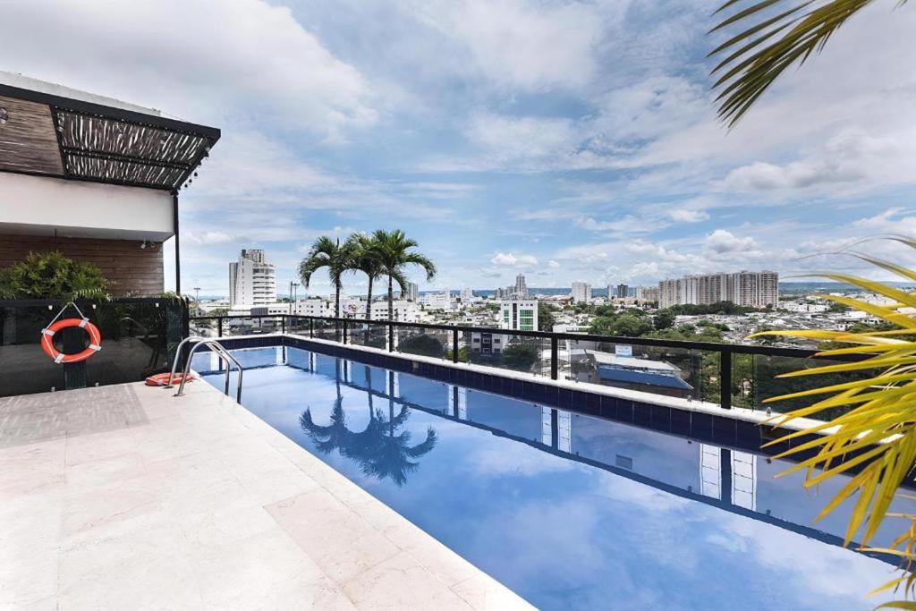 uma piscina no telhado de um edifício em Hotel Cartagena DC em Cartagena de Indias