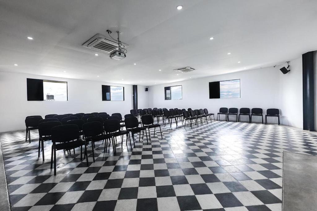 A área empresarial e/ ou a sala de conferências de Hotel Cartagena DC