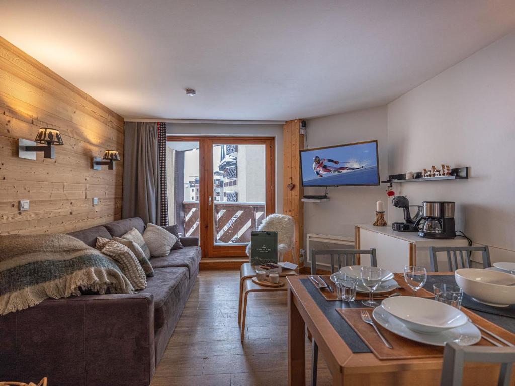 a living room with a couch and a table at Appartement Val Thorens, 1 pièce, 4 personnes - FR-1-640-53 in Val Thorens