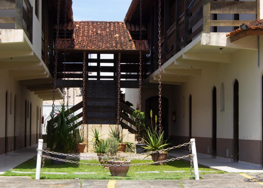 a porch of a building with a chain at Pousada Yurgs in Caraguatatuba