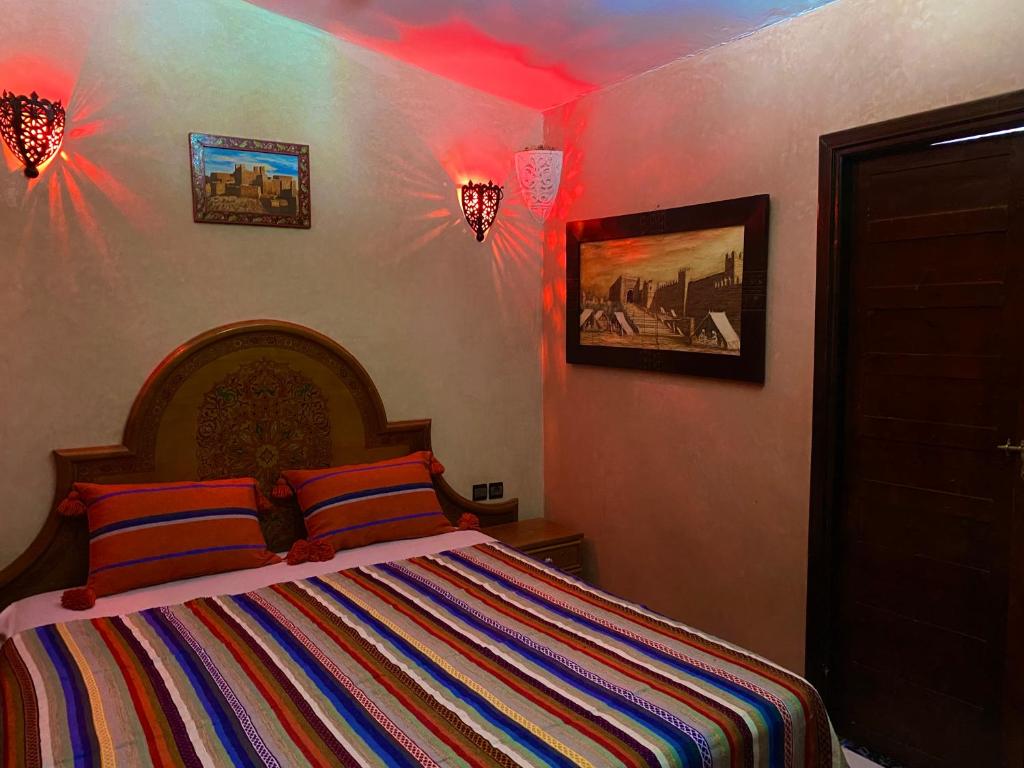 Postel nebo postele na pokoji v ubytování Riad Atlas logement entier privé avec jacuzzi au cœur de Marrakesh entire accommodation