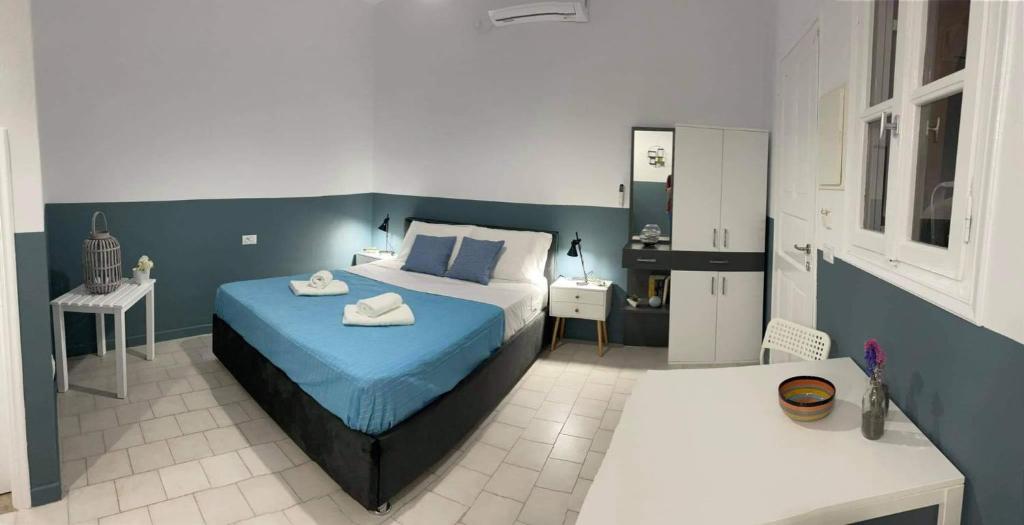 Łóżko lub łóżka w pokoju w obiekcie Sabbia Calda Apartments