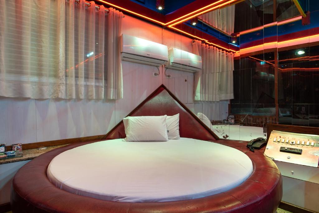 Motel Fantasy 5 - Suite Avec Bain De Spa