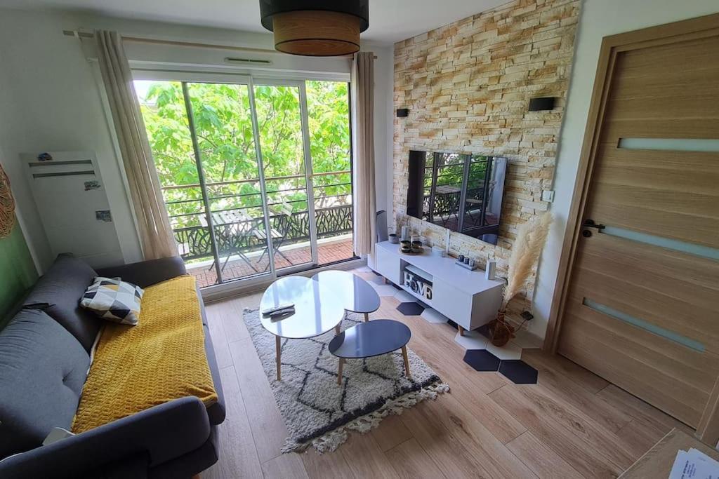 A seating area at Appartement Cosy