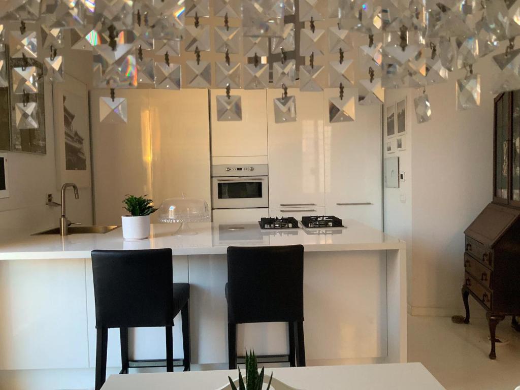 Photo de la galerie de l'établissement Rome, Beautiful Apartment in a Vintage Building, à Lido di Ostia