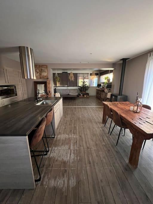 Photo de la galerie de l'établissement Villa familiale avec grand espace extérieur, à Ponteilla