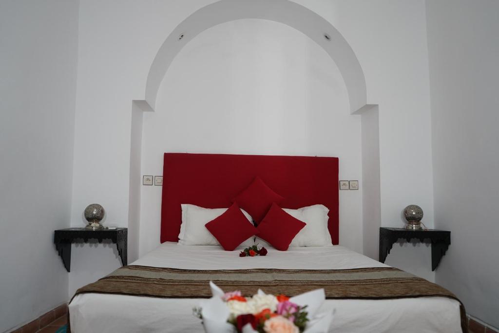 Postel nebo postele na pokoji v ubytování Riad Mounir