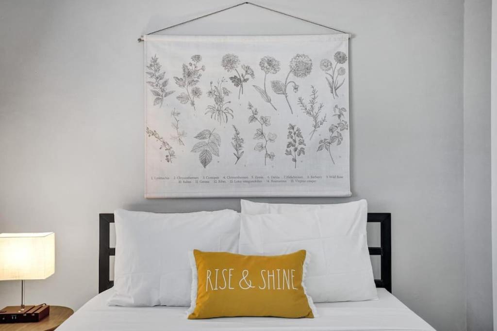 Rustic Retreats Modern 1BR for 2 guests in the heart of Fort Lauderdale 객실 침대