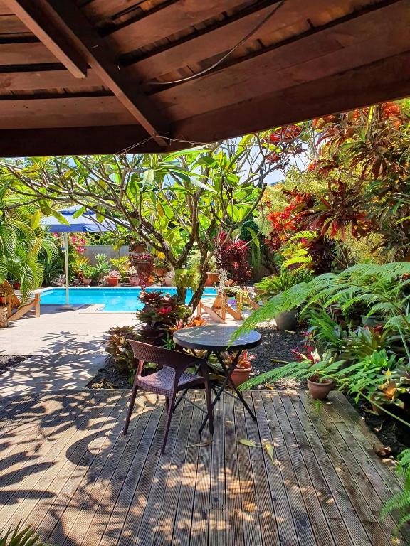 Bazén v ubytování Vaea Hotel Samoa nebo v jeho okolí