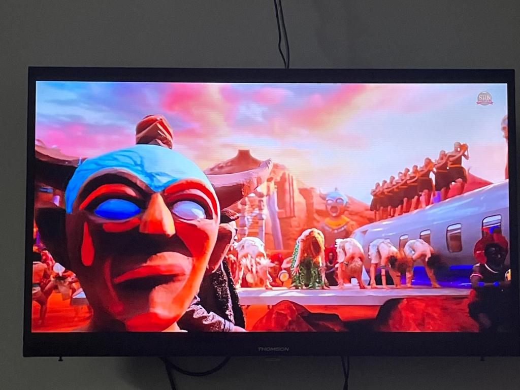 TV a/nebo společenská místnost v ubytování Serenity Bay Home Stay