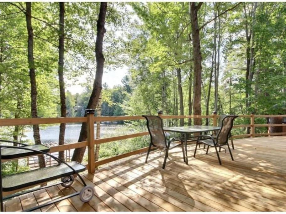 Very Private Lakefront Cottage, Otter Lake (updated prices 2024)